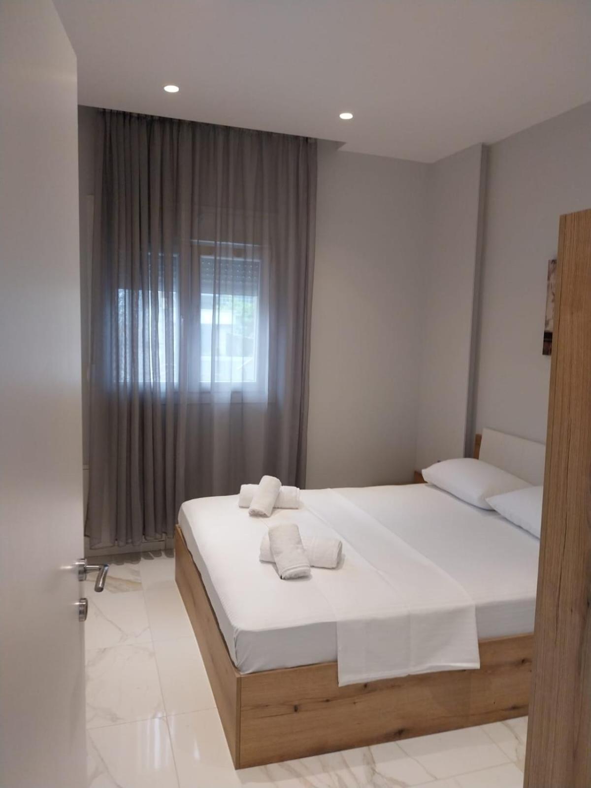 Luxury By The Νέοι Επιβάτες